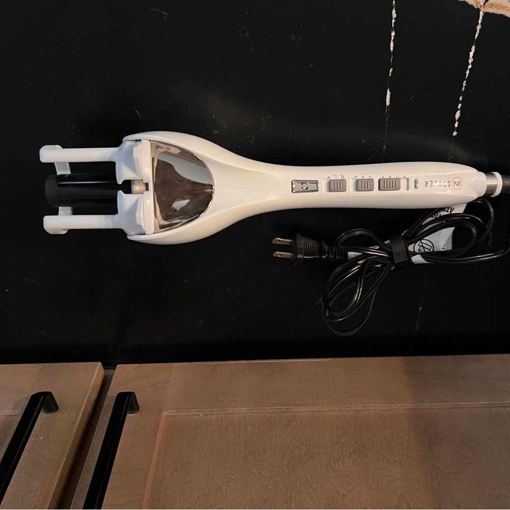 🔥🔥 FREE SHIPPING InStyler Auto Curling Spiral Waves Iron 🔥🔥